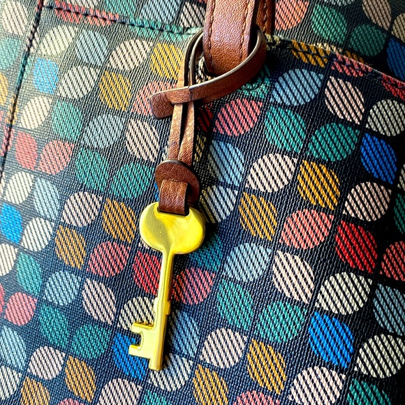 Fossil Rachel Geometric printed PVC Zip VeganTote Multicolor & Key Charm⭐️ - Picture 13 of 17